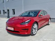 Tesla model 3 foarte frumoasa