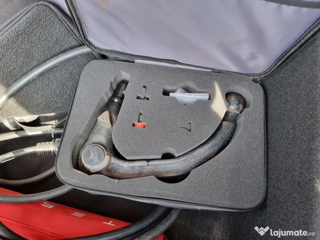 Tesla model 3 foarte frumoasa