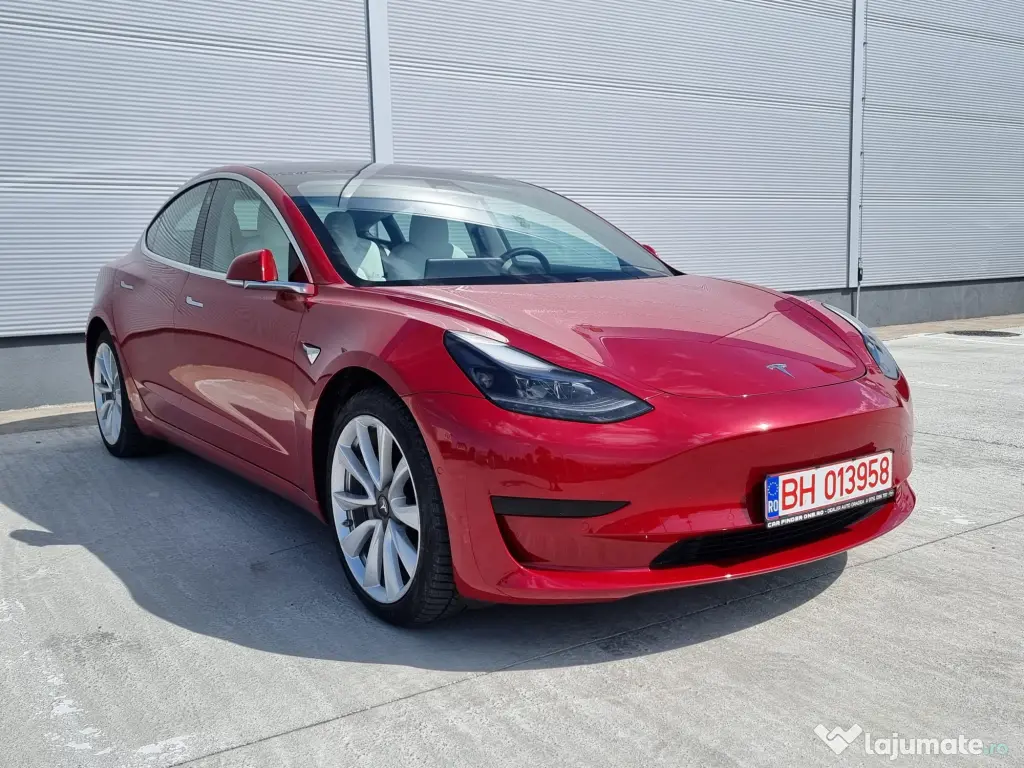 Tesla model 3 foarte frumoasa