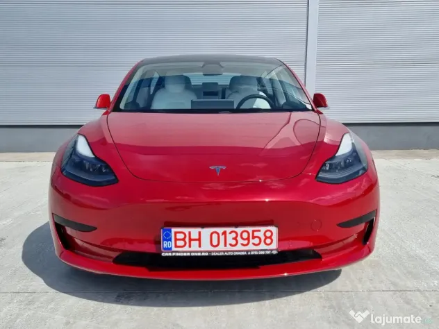 Tesla model 3 foarte frumoasa