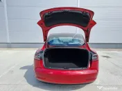 Tesla model 3 foarte frumoasa