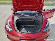 Tesla model 3 foarte frumoasa
