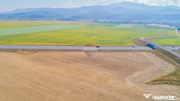 Teren extravilan 17,000mp Rasnov langa Autostrada A3, zon... - Rasnov (Brasov)