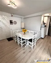 Casa in apreciabil potential,cu terase, curte,gradina echipa