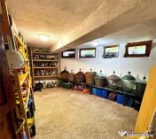 Casa in apreciabil potential,cu terase, curte,gradina echipa