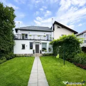 Casa in apreciabil potential,cu terase, curte,gradina echipa