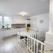 Casa in apreciabil potential,cu terase, curte,gradina echipa