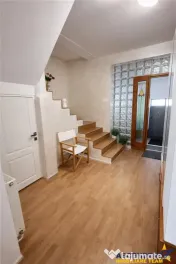 Casa in apreciabil potential,cu terase, curte,gradina echipa
