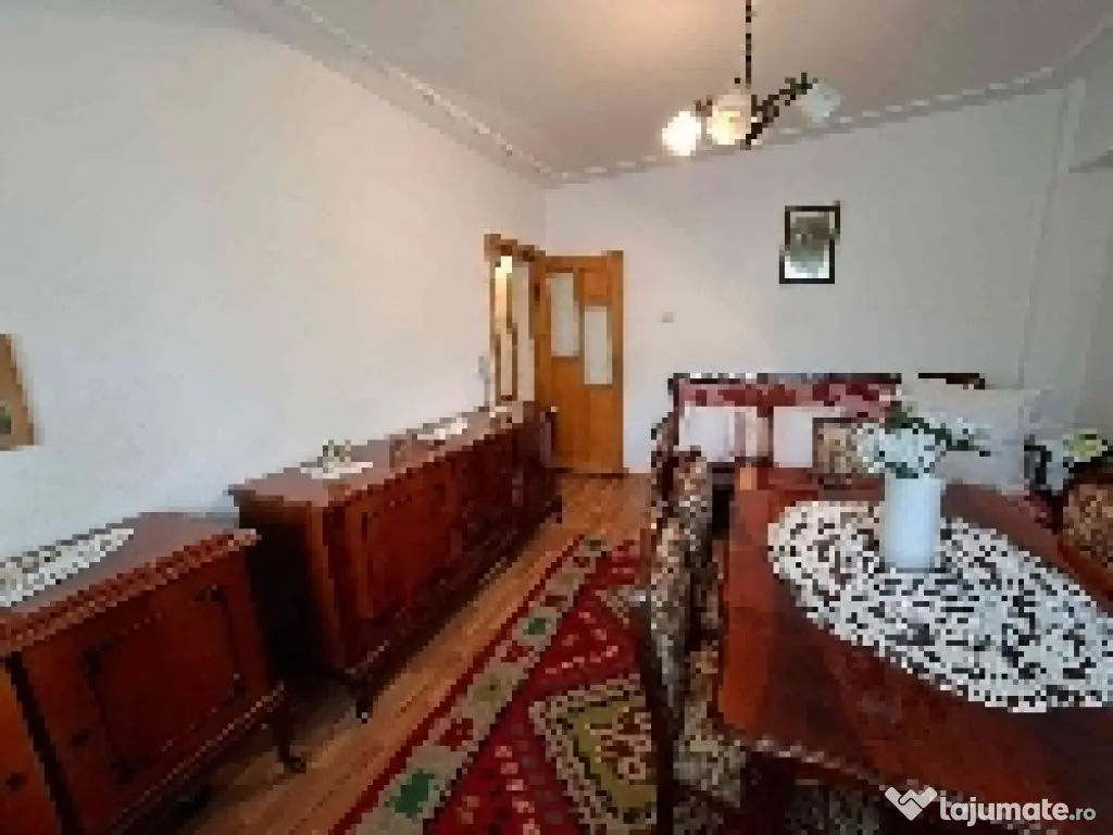 Vând apartament 2 camere etaj 1 zona Primăverii