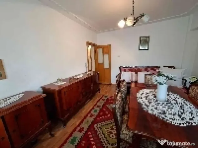 Vând apartament 2 camere etaj 1 zona Primăverii