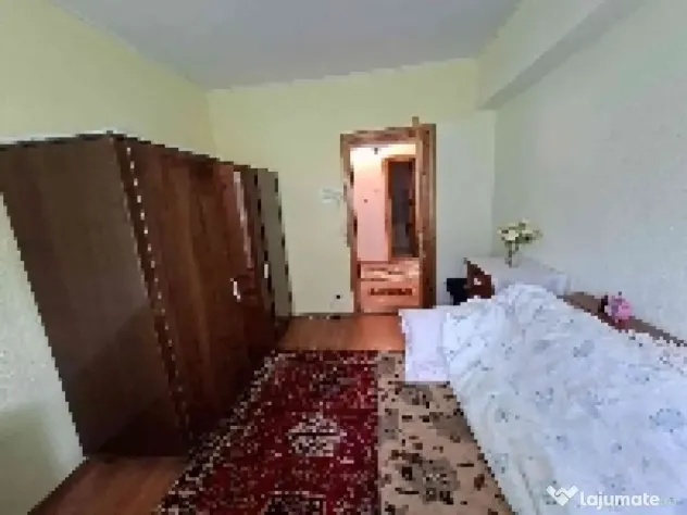 Vând apartament 2 camere etaj 1 zona Primăverii