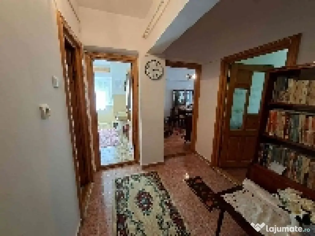 Vând apartament 2 camere etaj 1 zona Primăverii