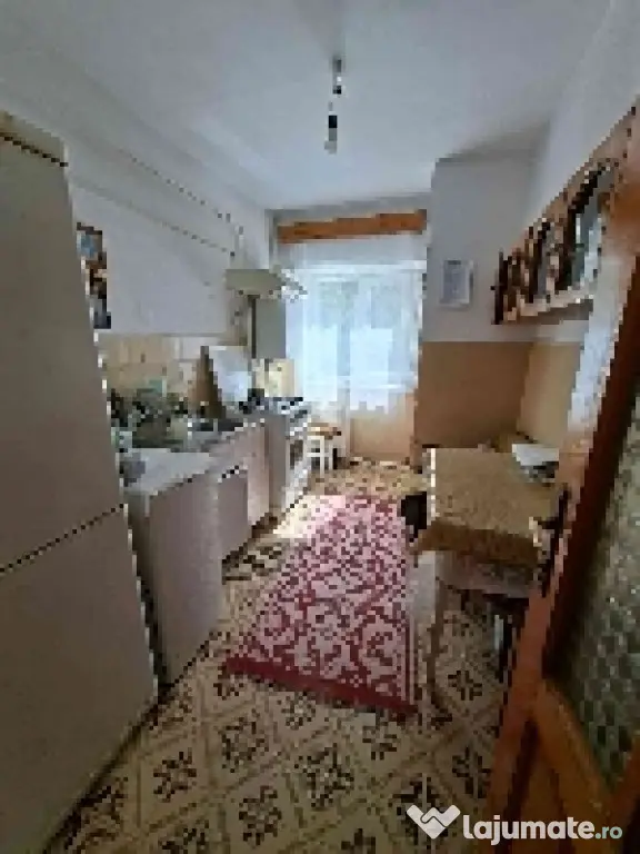 Vând apartament 2 camere etaj 1 zona Primăverii
