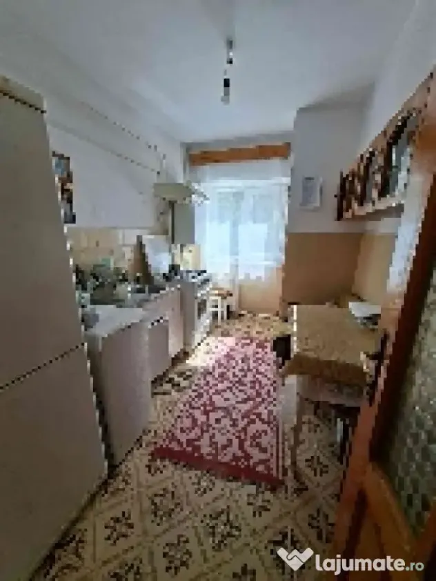 Vând apartament 2 camere etaj 1 zona Primăverii