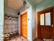 FILM! Apartament 2 camere,decomandat,cu garaj,1.400 mp teren