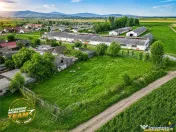 FILM! Apartament 2 camere,decomandat,cu garaj,1.400 mp teren