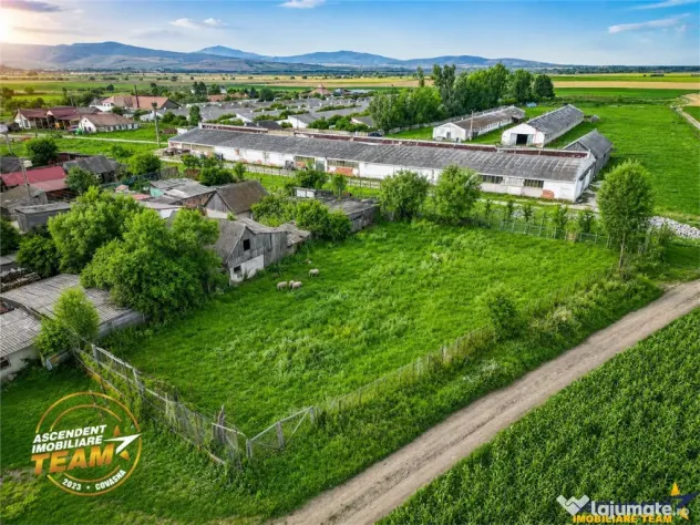 FILM! Apartament 2 camere,decomandat,cu garaj,1.400 mp teren