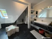 Apartament 3 camere, deosebit, parcare, zona Vivo 