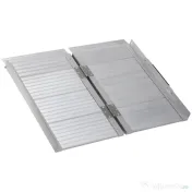 HOMCOM Rampă pliabilă pentru scaun cu rotile din aluminiu cu margini exterioare, 61x74x5 cm, argintiu