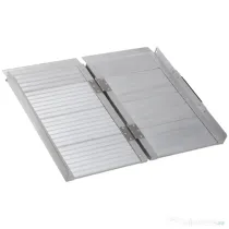 HOMCOM Rampă pliabilă pentru scaun cu rotile din aluminiu cu margini exterioare, 61x74x5 cm, argintiu