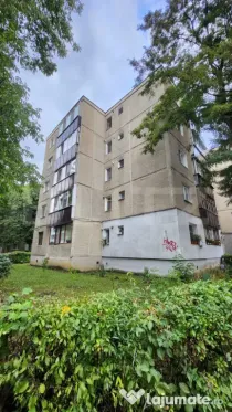 Apartament cu 3 camere, 45 mp, zona Dambu