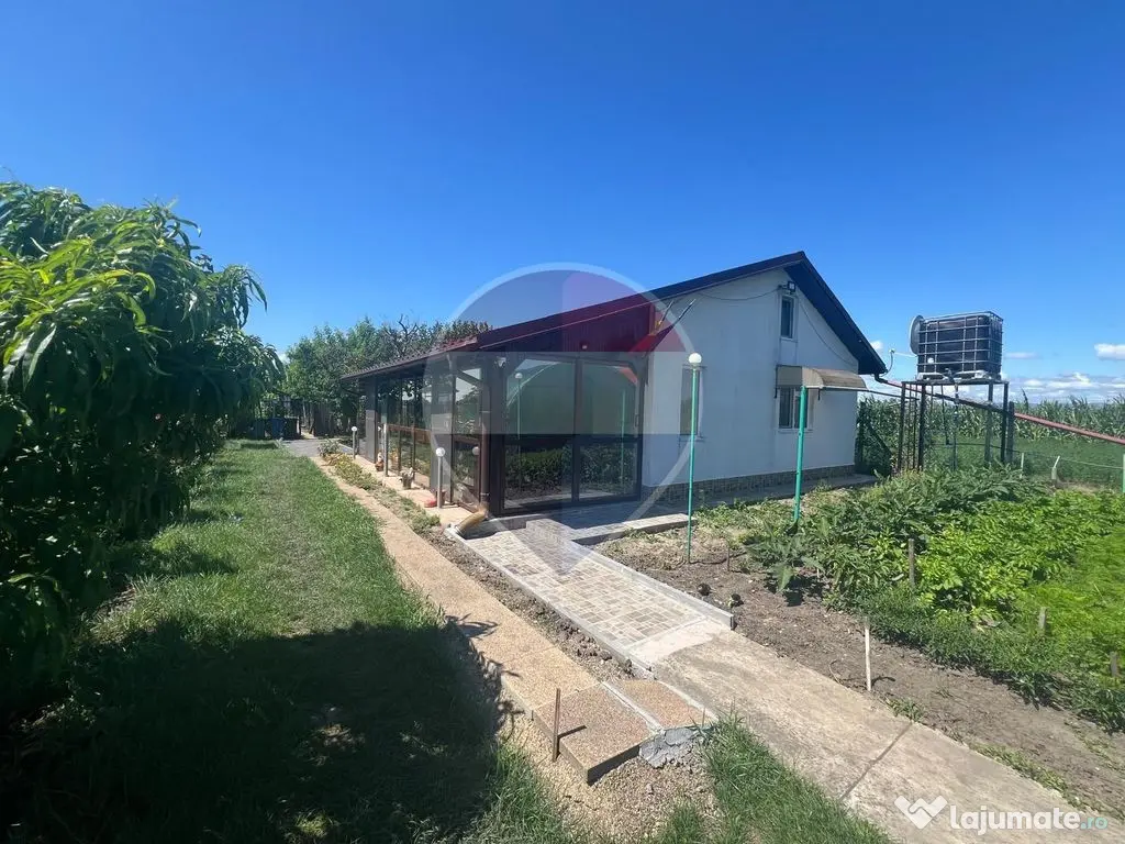 Casă 2 camere teren 6943mp Gologanu