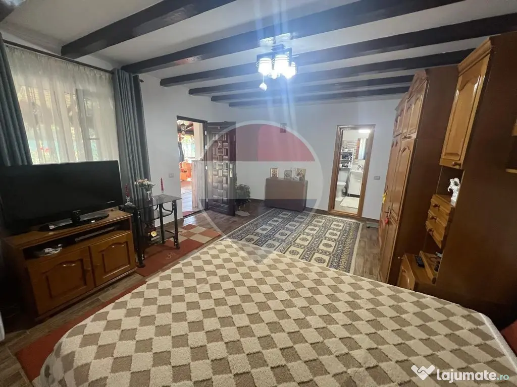 Casă 2 camere teren 6943mp Gologanu