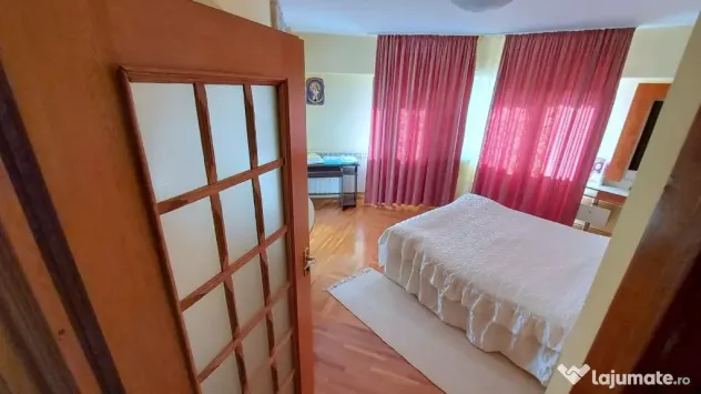 Apartament 3 camere , CENTRAL - ,INDEPENDENTEI - UMF