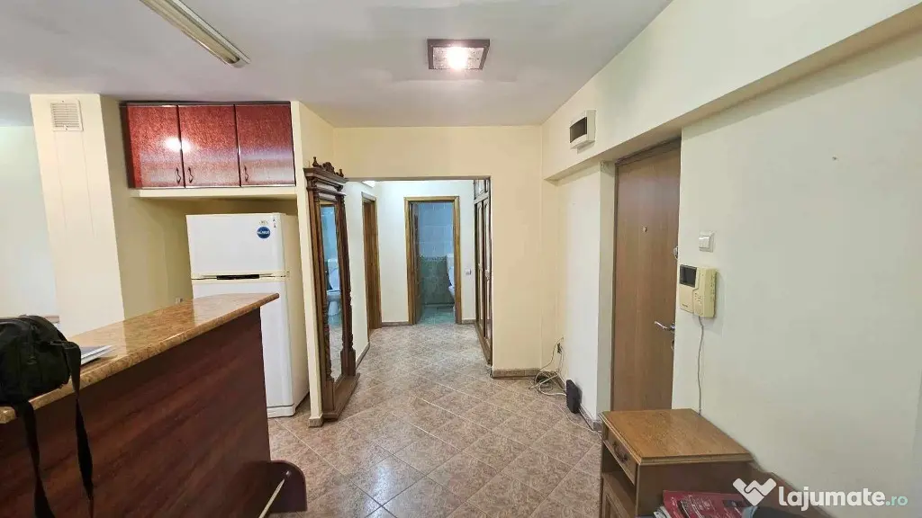 Apartament 3 camere , CENTRAL - ,INDEPENDENTEI - UMF