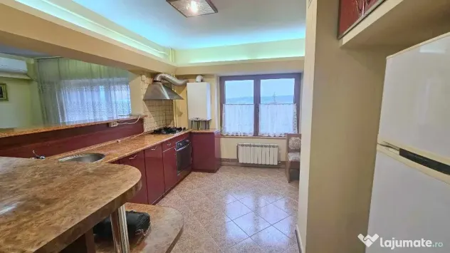 Apartament 3 camere , CENTRAL - ,INDEPENDENTEI - UMF