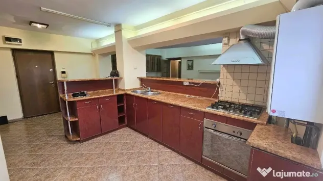 Apartament 3 camere , CENTRAL - ,INDEPENDENTEI - UMF