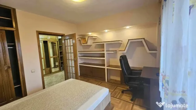Apartament 3 camere , CENTRAL - ,INDEPENDENTEI - UMF