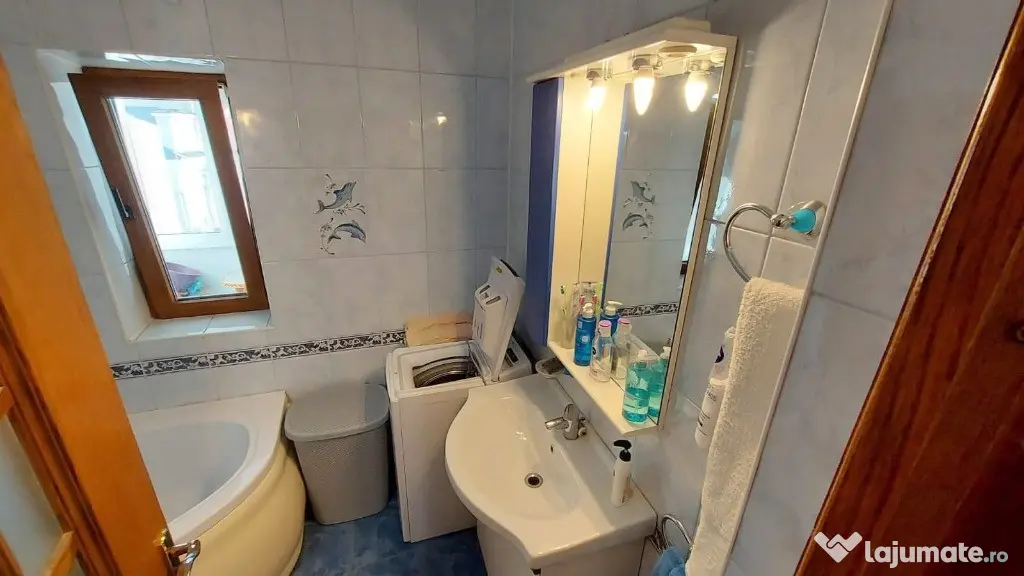 Apartament 3 camere , CENTRAL - ,INDEPENDENTEI - UMF