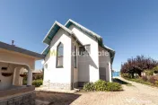 Casa visurilor cu 4000 mp livada roditoare si gradina Darmanesti-Arges 
