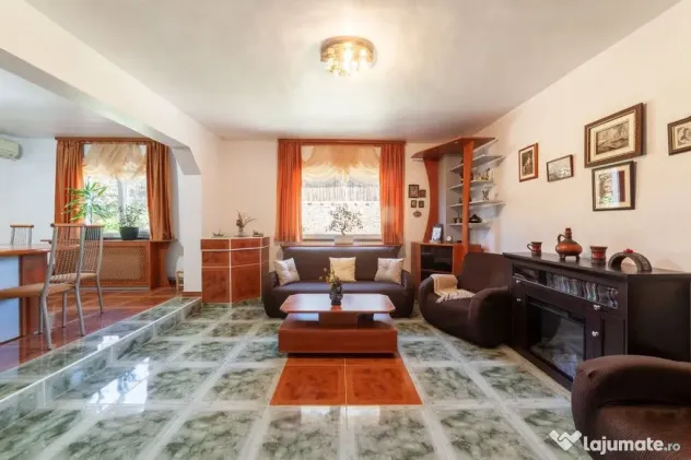 Casa visurilor cu 4000 mp livada roditoare si gradina Dar...