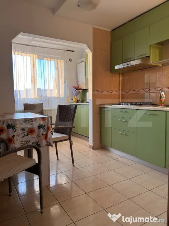 Apartament 3 camere, 71 mp, zona Nicolina