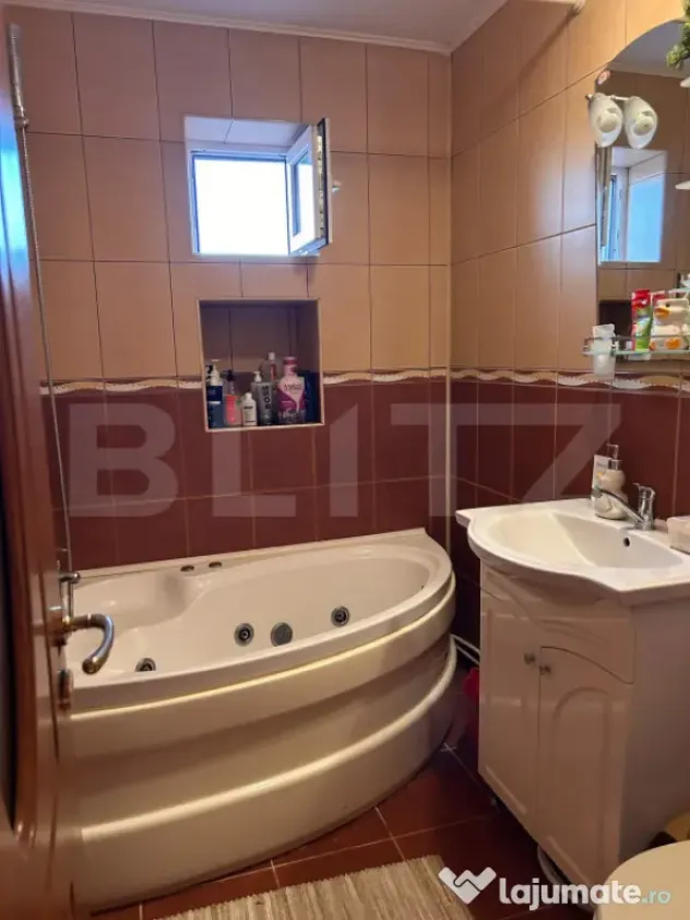 Apartament 3 camere, 71 mp, zona Nicolina