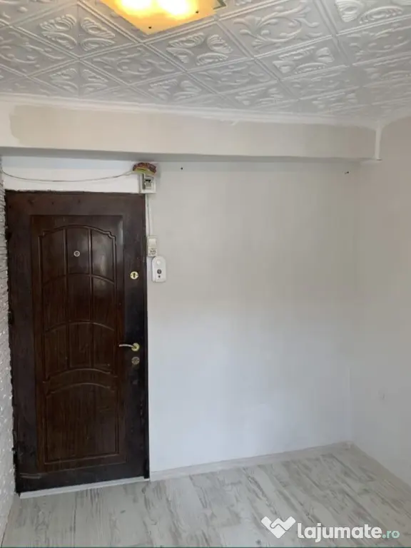 Garsoniera de vanzare cu numar de apartament si CF
