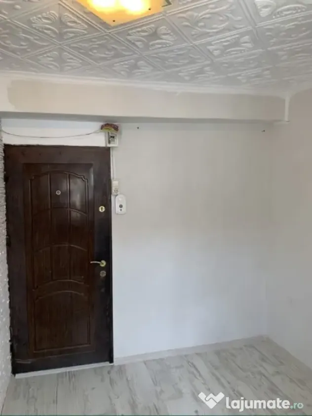 Garsoniera de vanzare cu numar de apartament si CF
