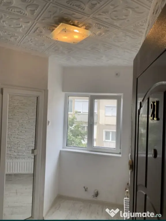 Garsoniera de vanzare cu numar de apartament si CF