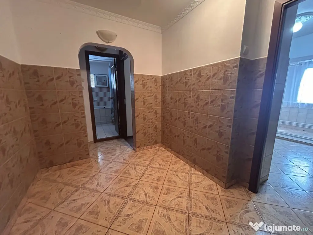 - Apartament 2 camere confort 1 decomandat, Zona Buzaului.