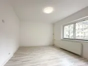 Etaj 1, în fața Parcului: 2 Camere in bloc din 87 reabi... 