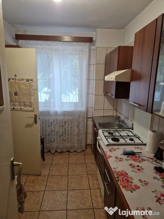 Inchiriez apartament 2 camere parter