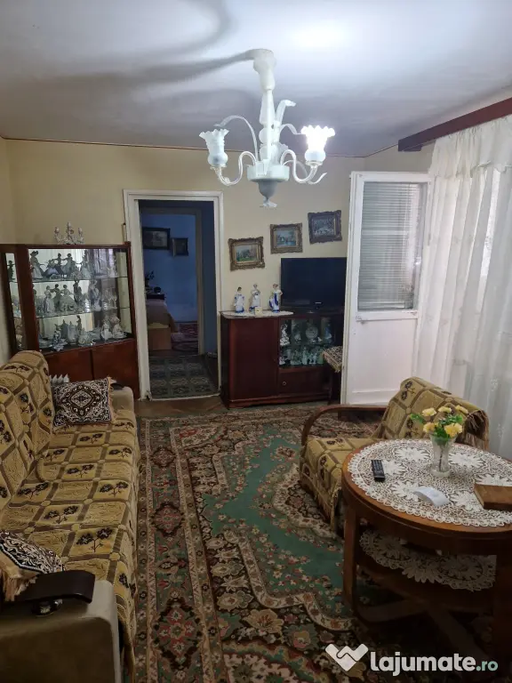 Inchiriez apartament 2 camere parter