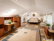 Proprietate cu stil distinct in Bartolomeu, dispusa pe doua