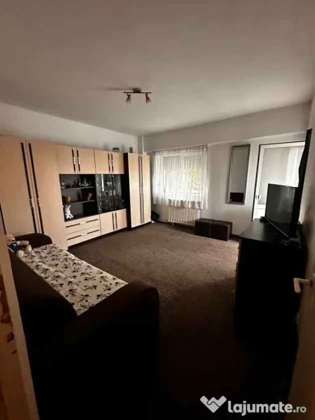 Dau în chirie ap 1 camera 39 de m2 cu balcon mare,str. Liliacului