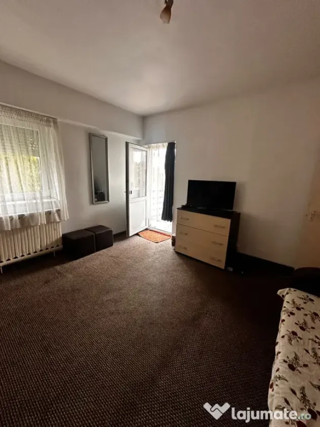 Dau în chirie ap 1 camera 39 de m2 cu balcon mare,str. Liliacului