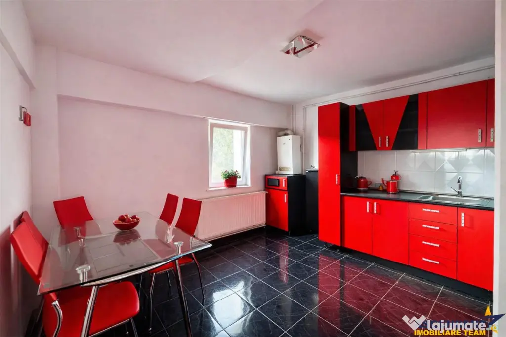 FILM! Apartament 3 camere,decomandat, spatios,luminos,2 bai,