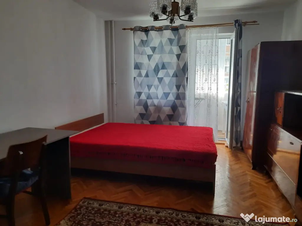 Inchiriez apartament 3 camere