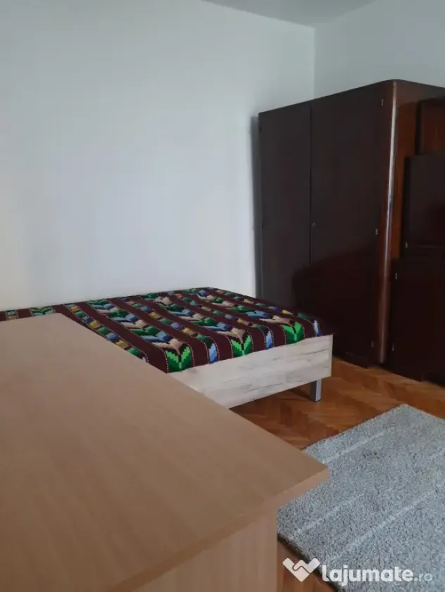 Inchiriez apartament 3 camere